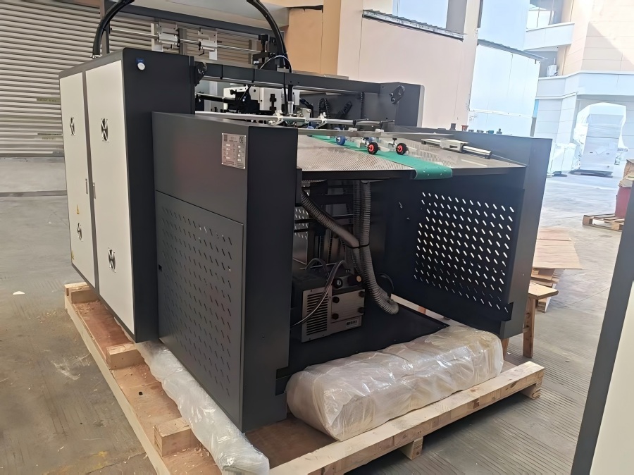 เครื่องเคลือบบัตรความเร็วสูงอัตโนมัติ New Star YFMD-1050 กำลังจะถูกส่งไปยังบราซิล!